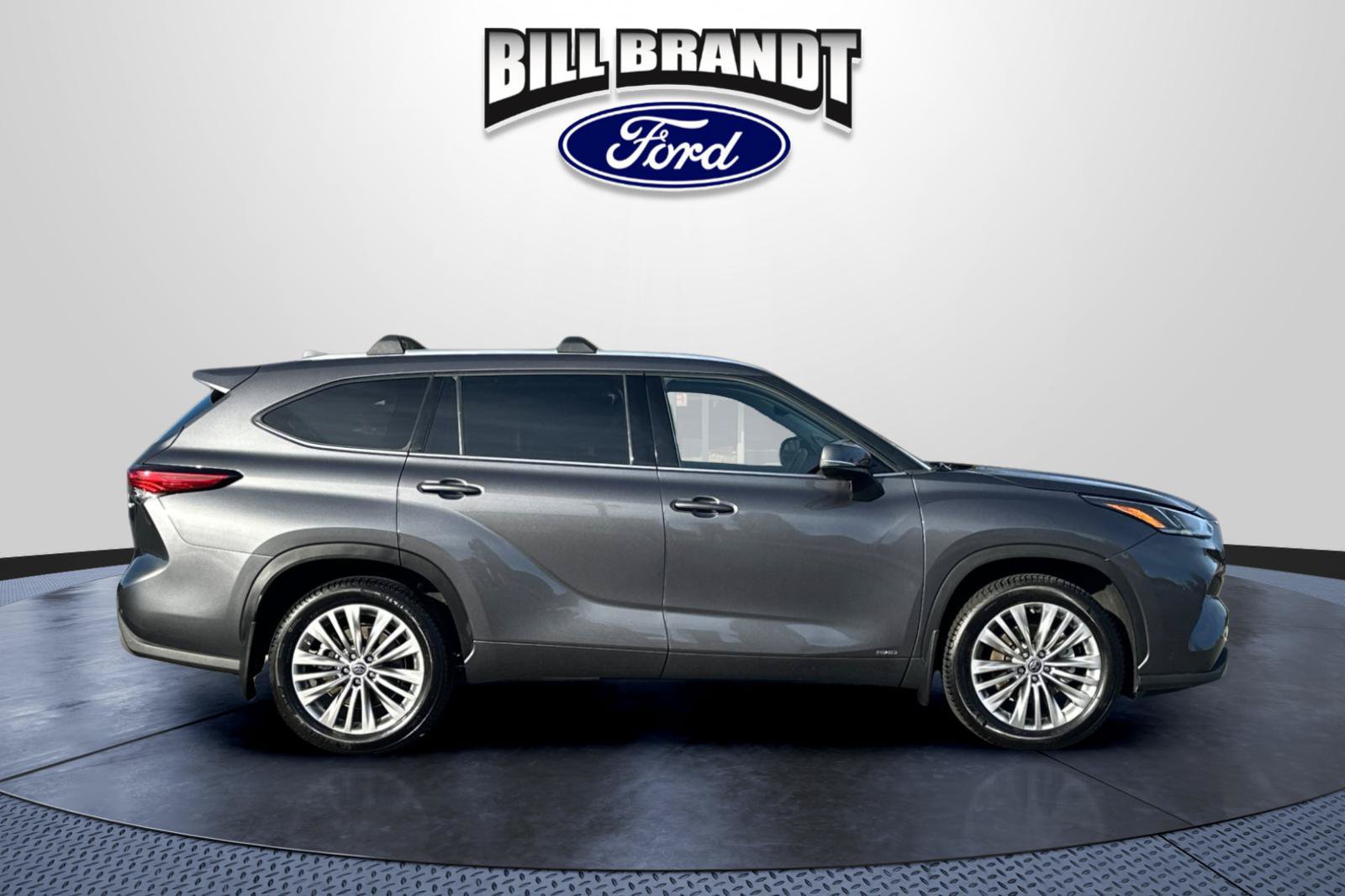 Used 2022 Toyota Highlander Platinum AWD/4WD image 2