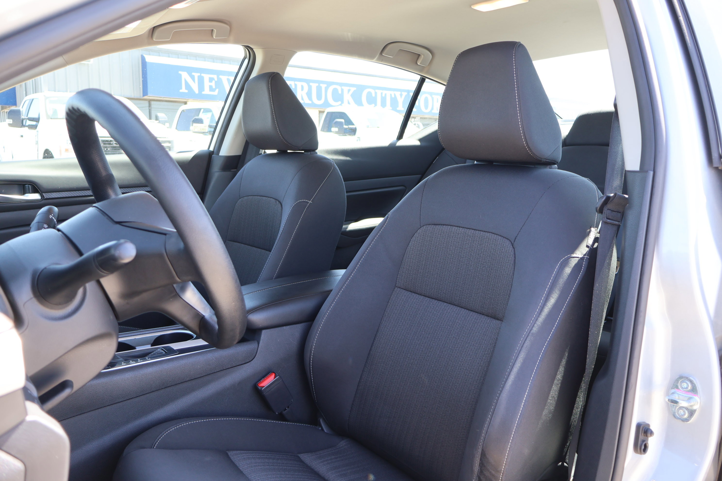 Used 2024 Nissan Altima 2.5 SV image 12