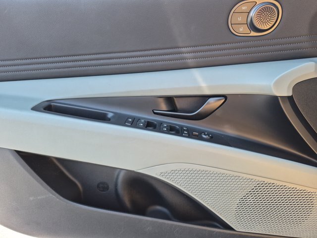 Used 2024 Hyundai Elantra Limited FWD image 13