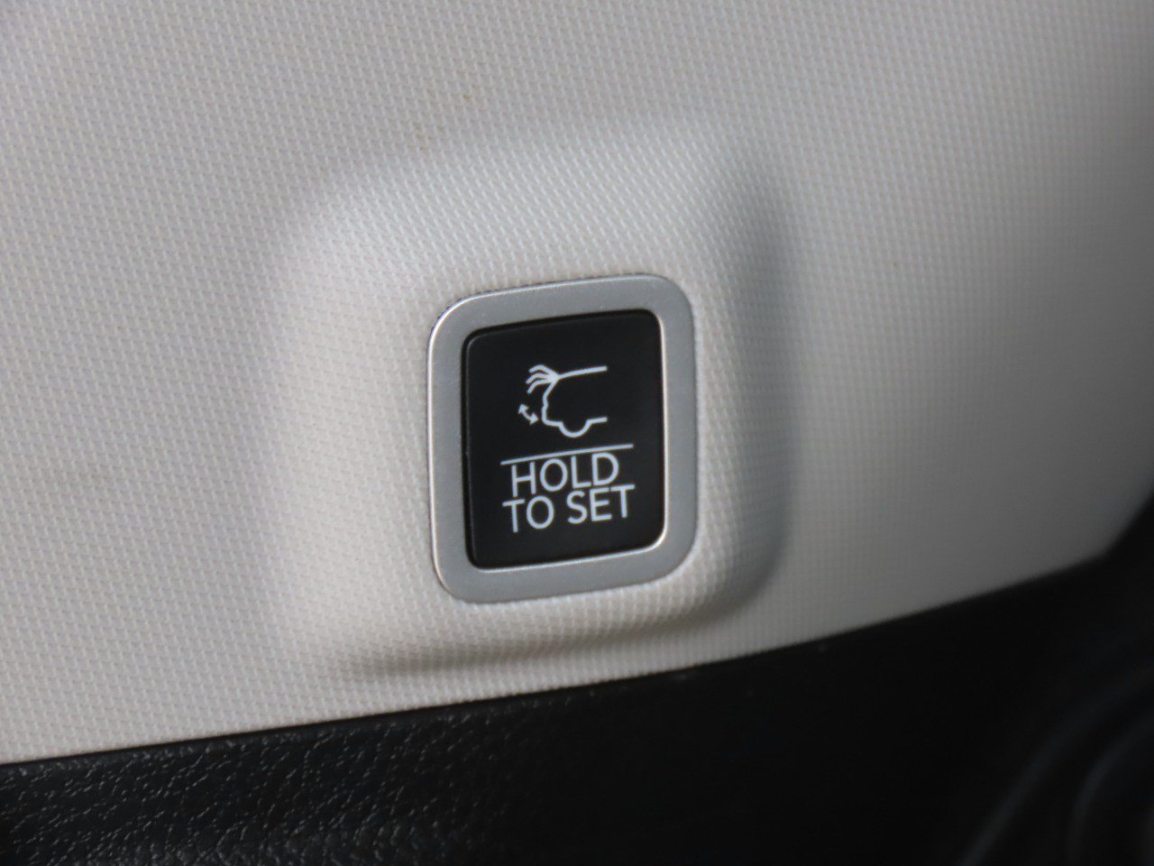 Used 2024 Jeep Grand Cherokee Limited AWD/4WD image 14
