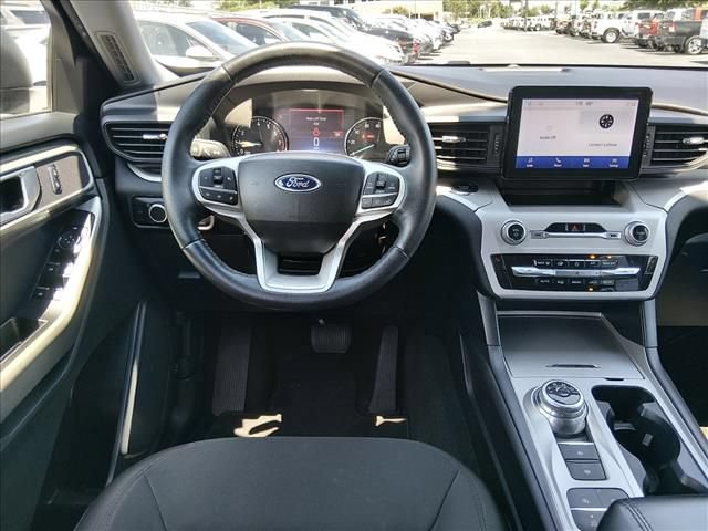 Certified 2023 Ford Explorer XLT RWD image 11
