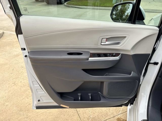Used 2024 Toyota Sienna XLE image 20