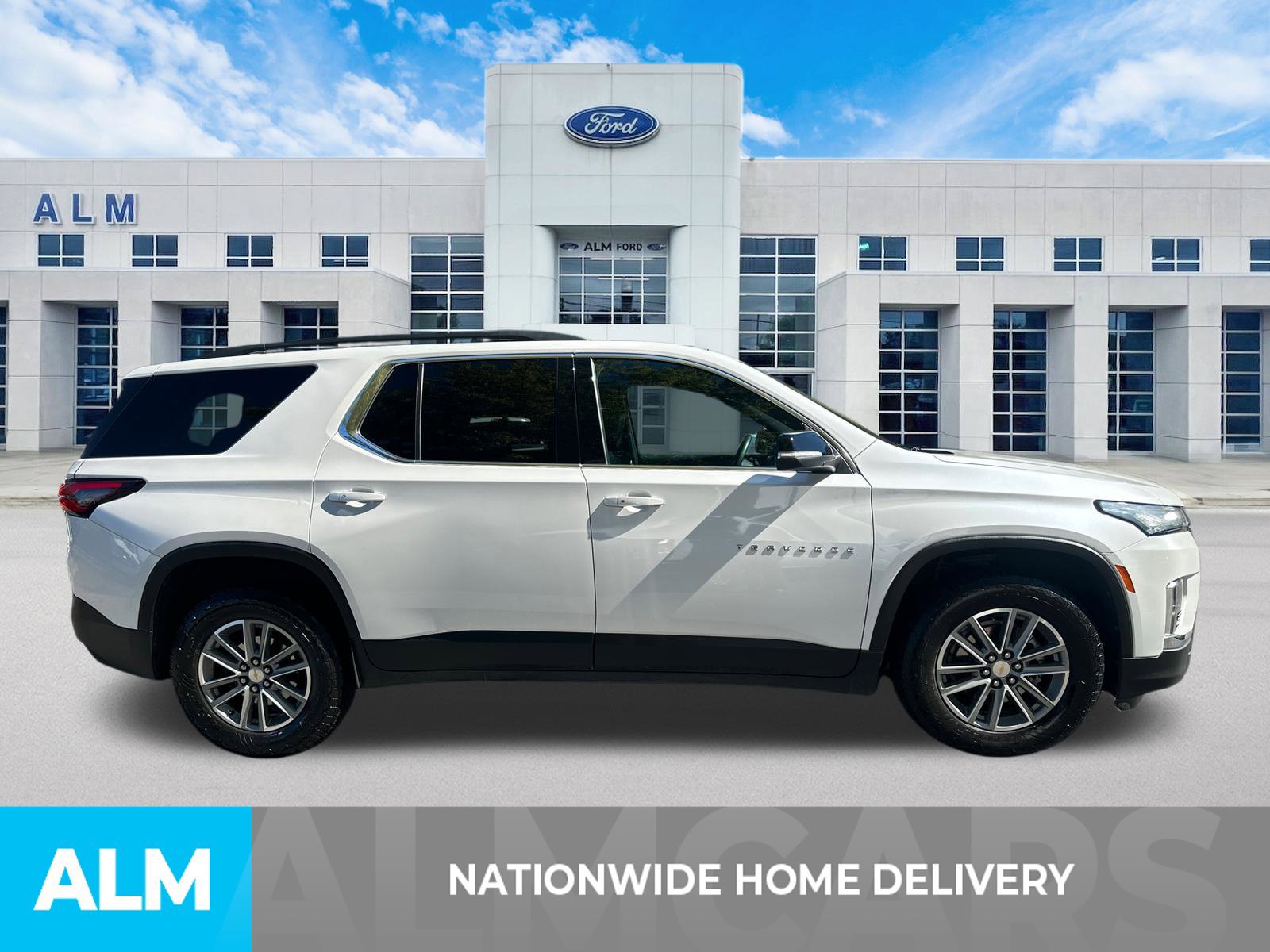 Used 2023 Chevrolet Traverse LT FWD image 4