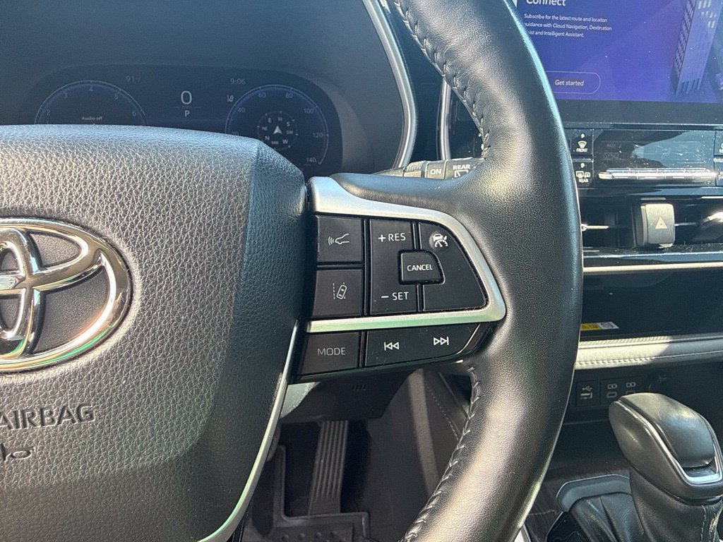 Used 2023 Toyota Highlander Limited FWD image 25