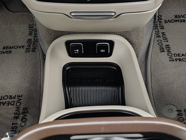Used 2021 Chrysler Pacifica Touring-L w/ Uconnect Theater Family Group FWD image 37