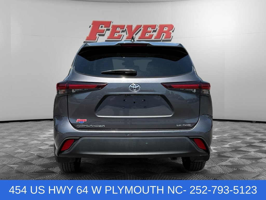 Used 2024 Toyota Highlander LE AWD/4WD image 4