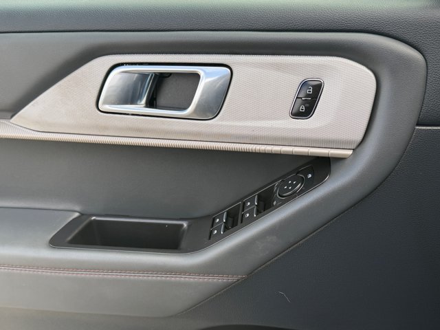 Certified 2025 Ford Explorer Active RWD image 39