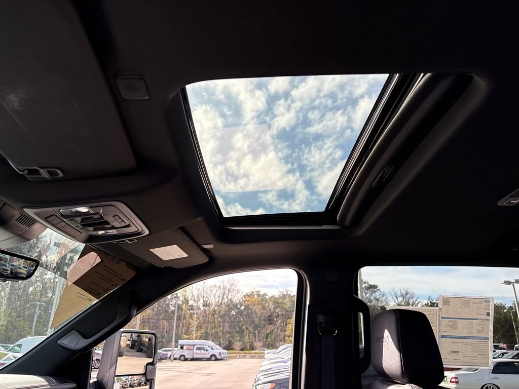 Used 2025 GMC Sierra 2500 AT4 w/ AT4 Premium Plus Package image 9