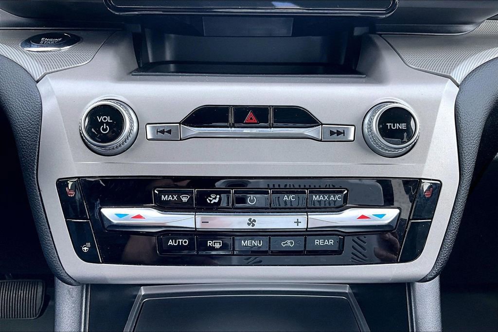 Certified 2022 Ford Explorer XLT w/ Equipment Group 202A AWD/4WD image 32