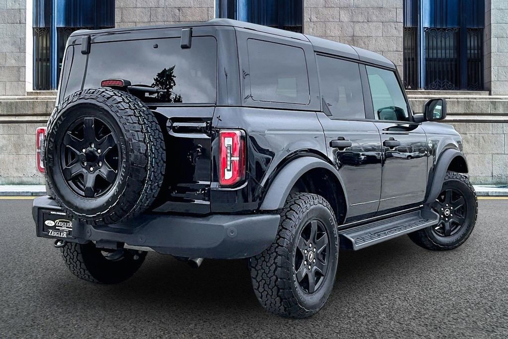Certified 2025 Ford Bronco Outer Banks w/ Black Appearance Package AWD/4WD image 11