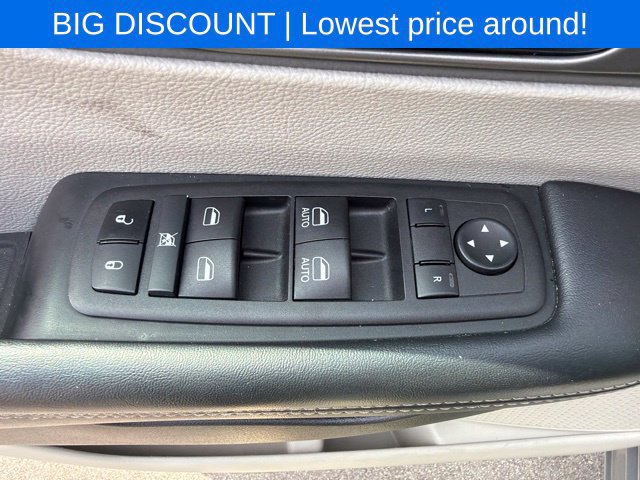 Used 2023 Chrysler Pacifica Touring-L FWD image 25