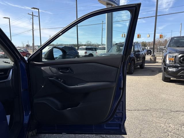 Used 2023 Nissan Rogue S image 27