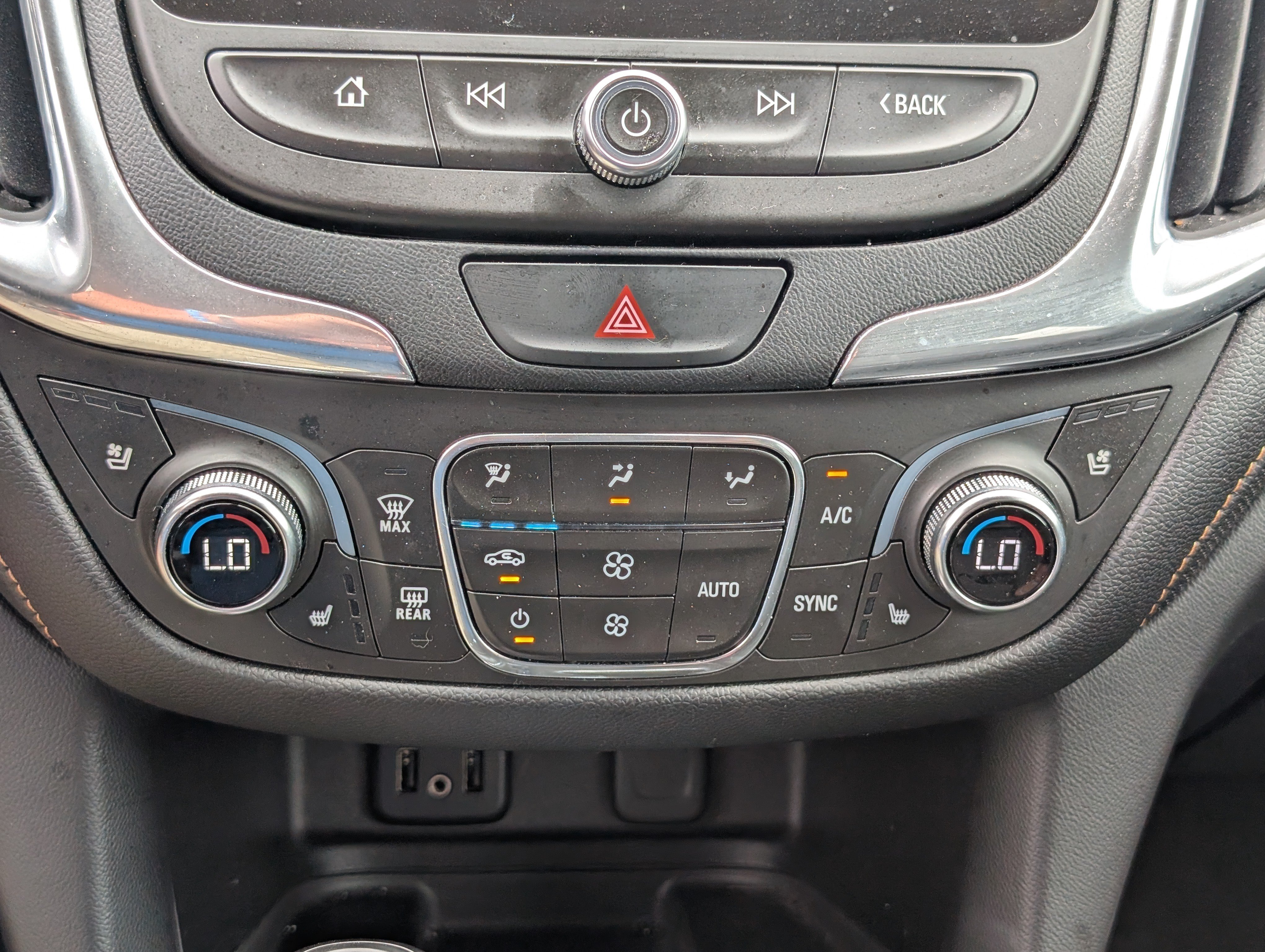 Used 2018 Chevrolet Equinox Premier AWD/4WD image 27