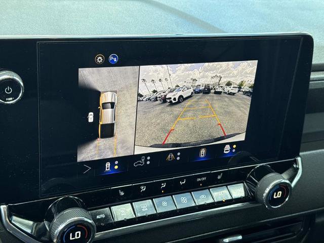 Used 2025 Chevrolet Colorado Trail Boss w/ Midnight Edition image 16