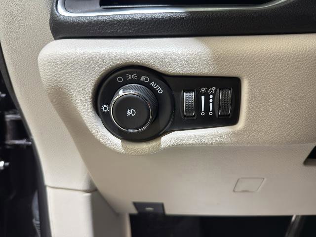 Used 2019 Chrysler Pacifica Limited image 17