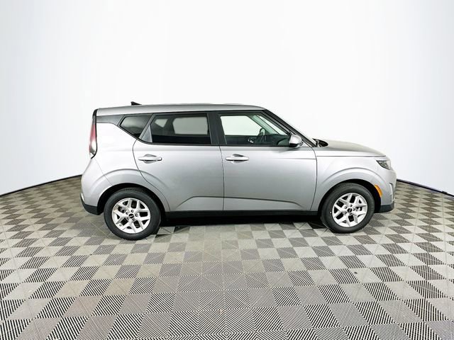 Used 2025 Kia Soul LX FWD image 13