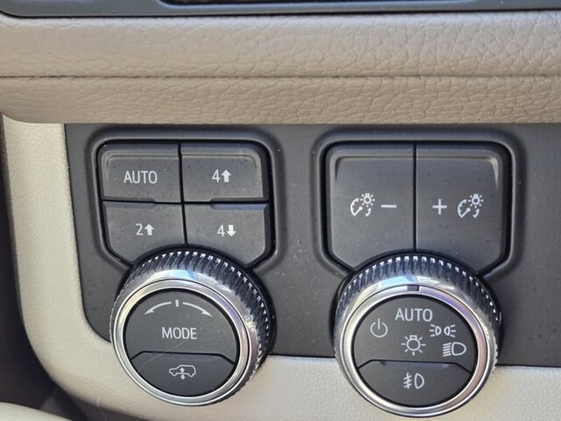Used 2023 GMC Yukon Denali w/ Advanced Technology Package AWD/4WD image 36