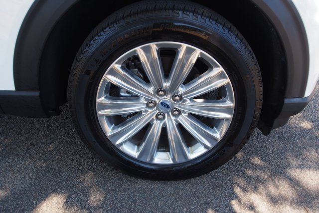 Certified 2023 Ford Explorer Limited w/ Hybrid Equipment Group 310A AWD/4WD image 9