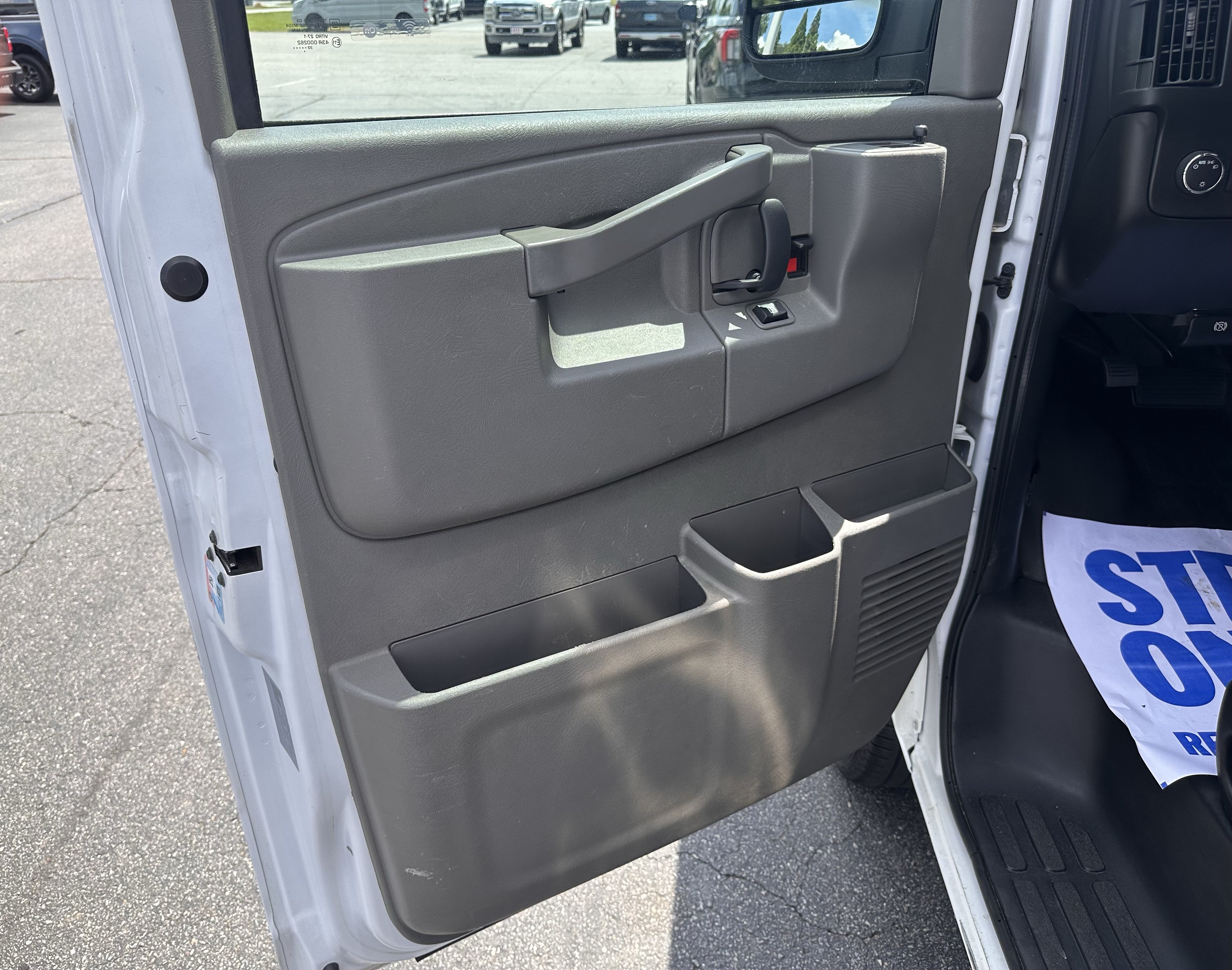 Used 2022 Chevrolet Express 3500 w/ Power Convenience Package RWD image 7