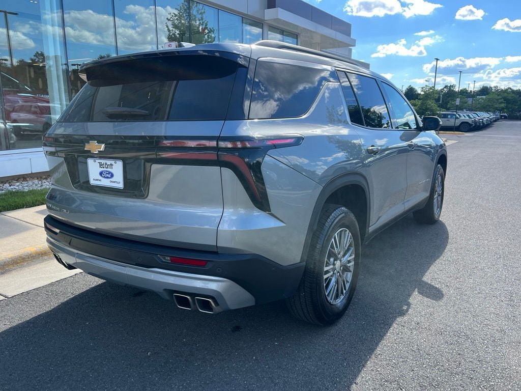 Used 2026 Chevrolet Traverse LT AWD/4WD image 9