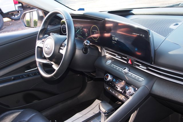 Used 2023 Hyundai Elantra Limited image 10