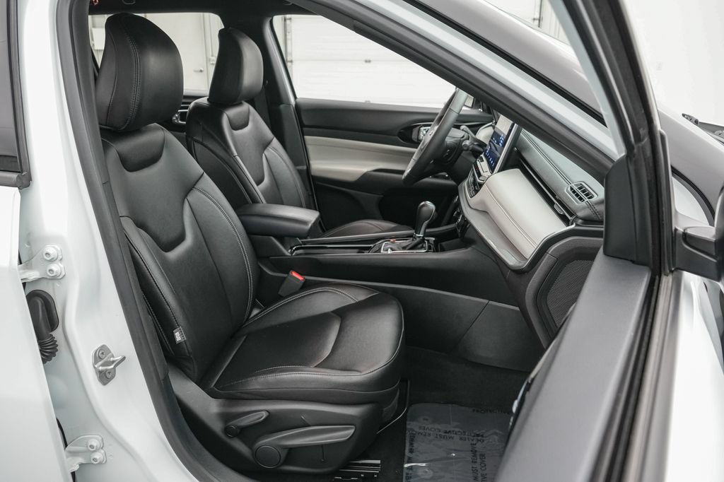 Used 2025 Jeep Compass Limited AWD/4WD image 20