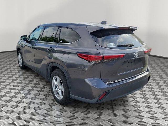 Used 2021 Toyota Highlander LE FWD image 3
