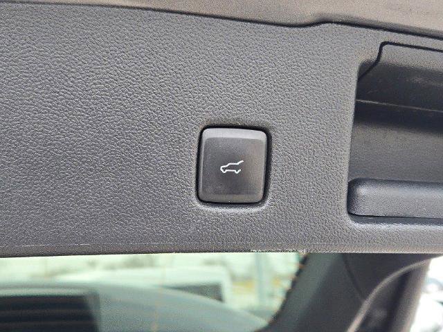 Certified 2022 Ford Escape Titanium w/ Class II Trailer Tow Package image 15