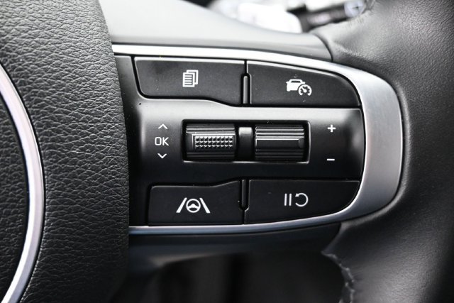 Used 2025 Kia Sportage EX AWD/4WD image 16