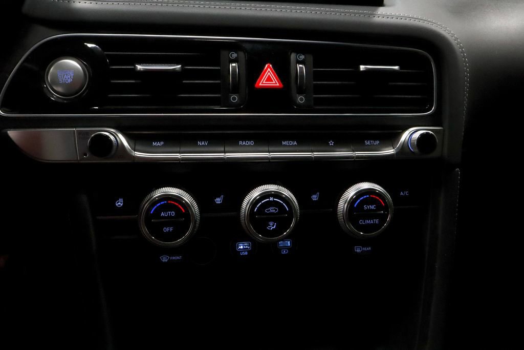 Used 2023 Genesis G70 2.0T image 31