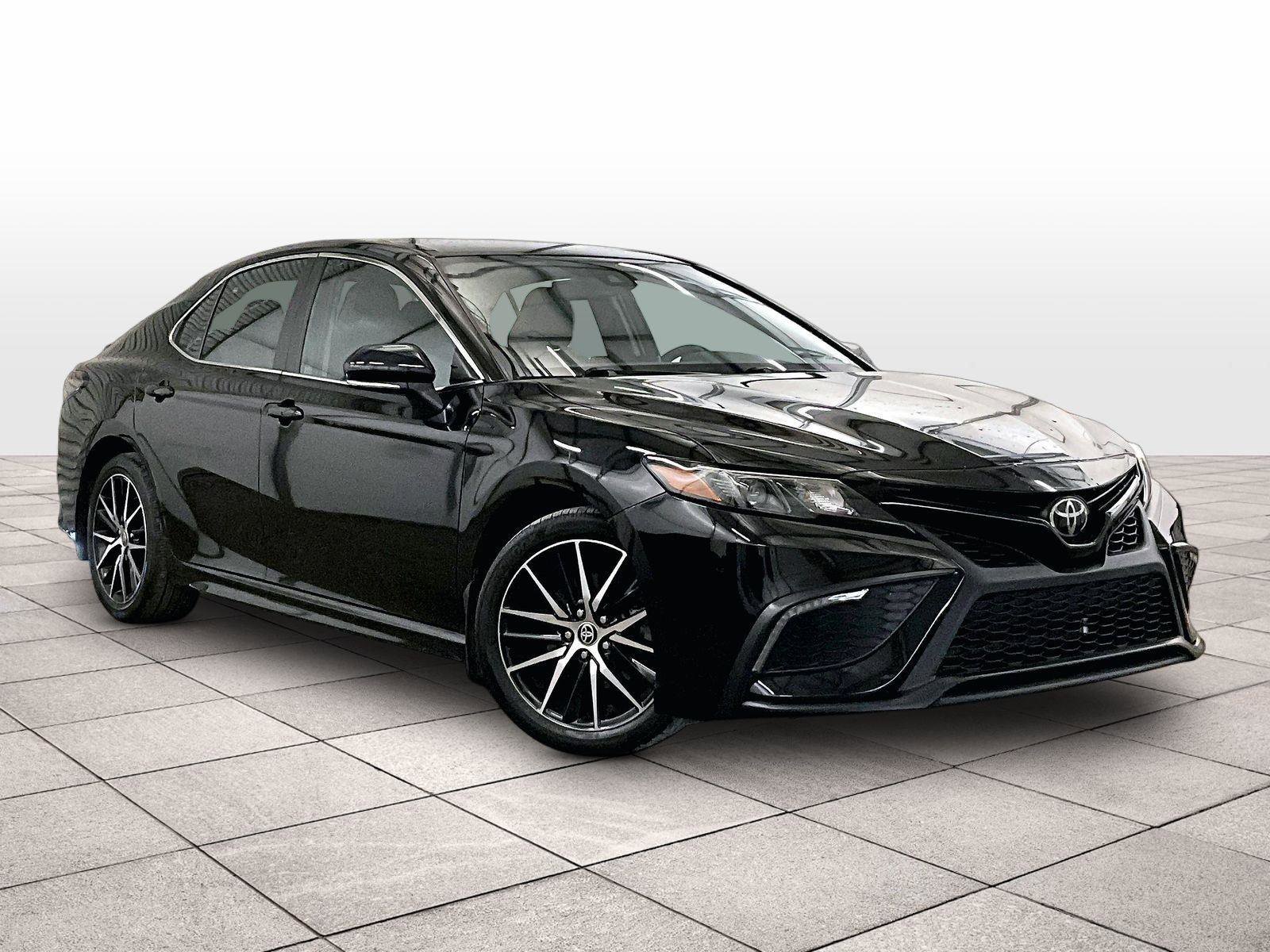 Used 2023 Toyota Camry SE FWD image 2