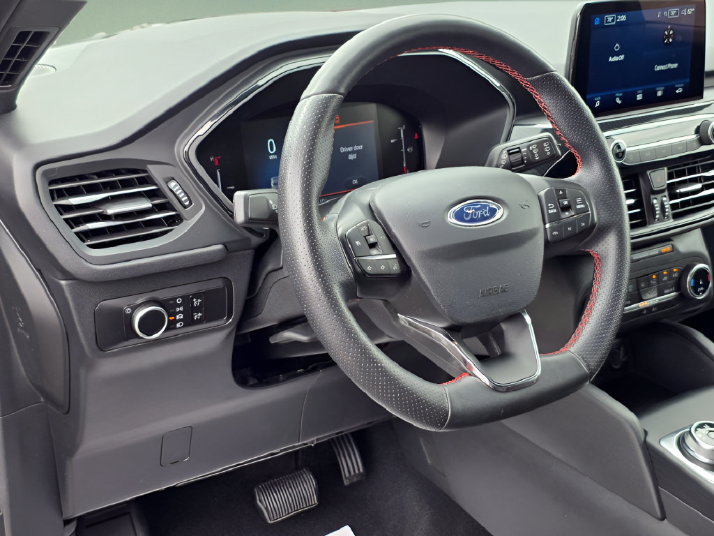 Certified 2025 Ford Escape ST-Line AWD/4WD image 15
