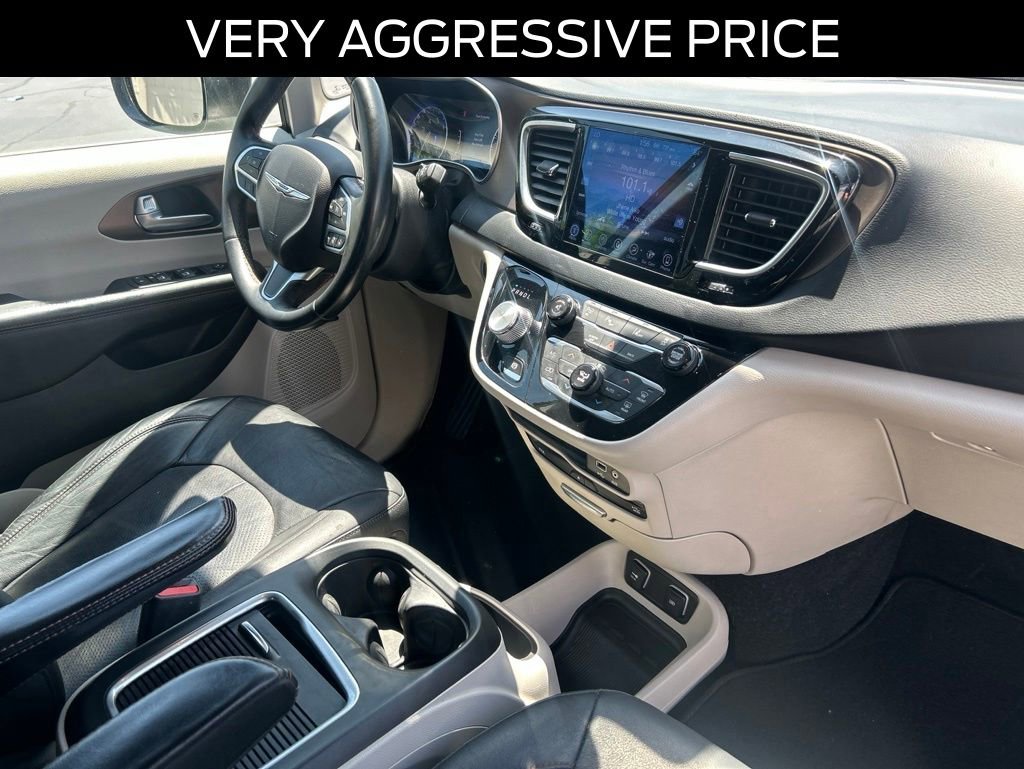 Used 2017 Chrysler Pacifica Touring-L Plus w/ Advanced Safetytec Group FWD image 22