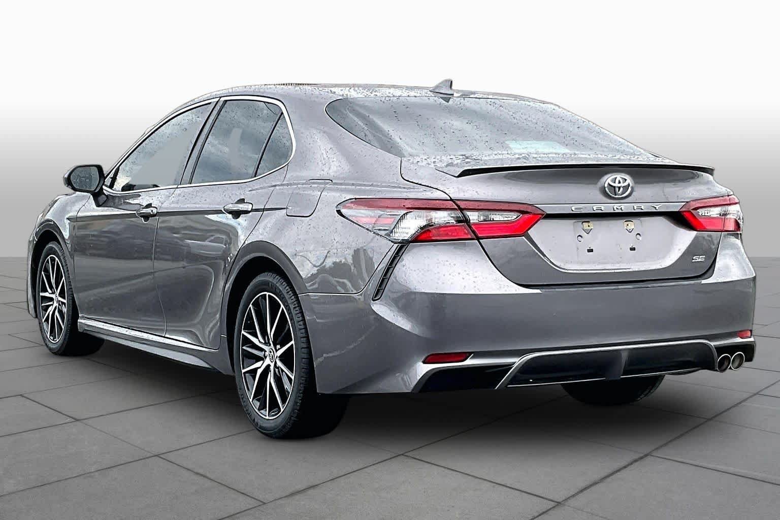 Used 2022 Toyota Camry SE FWD image 12