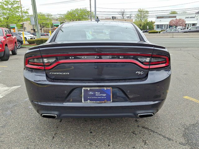 Used 2017 Dodge Charger R/T w/ Premium Group RWD image 15