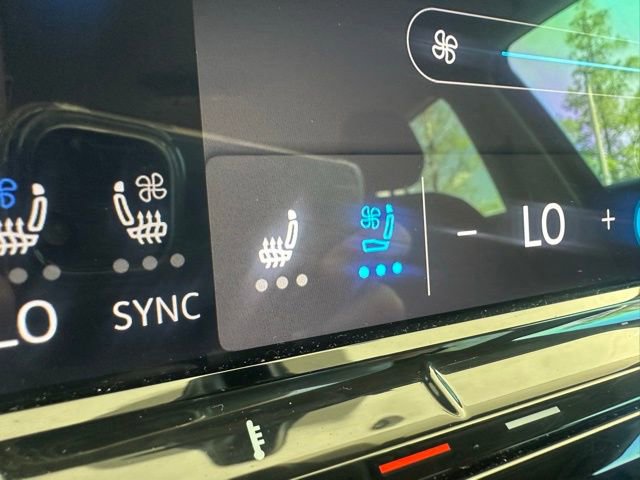 Used 2024 Volkswagen Atlas SE FWD image 19