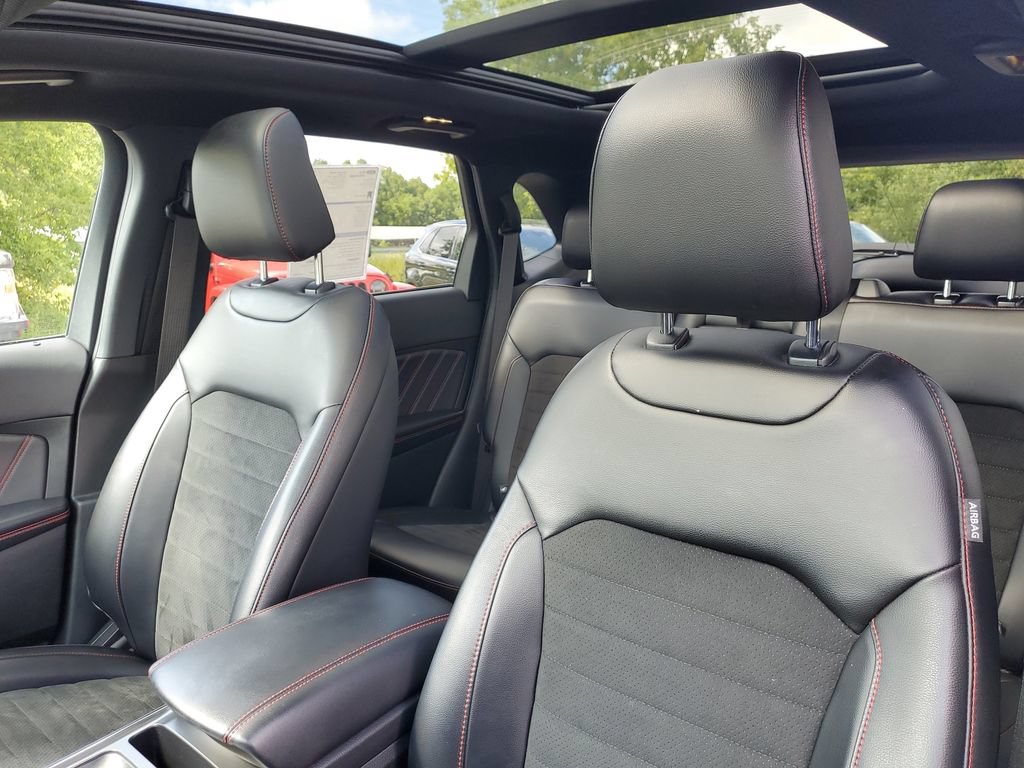 Certified 2024 Ford Edge ST-Line AWD/4WD image 14