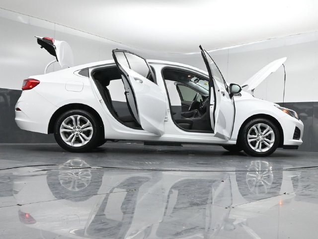 Used 2019 Chevrolet Cruze LT w/ Convenience Package FWD image 55