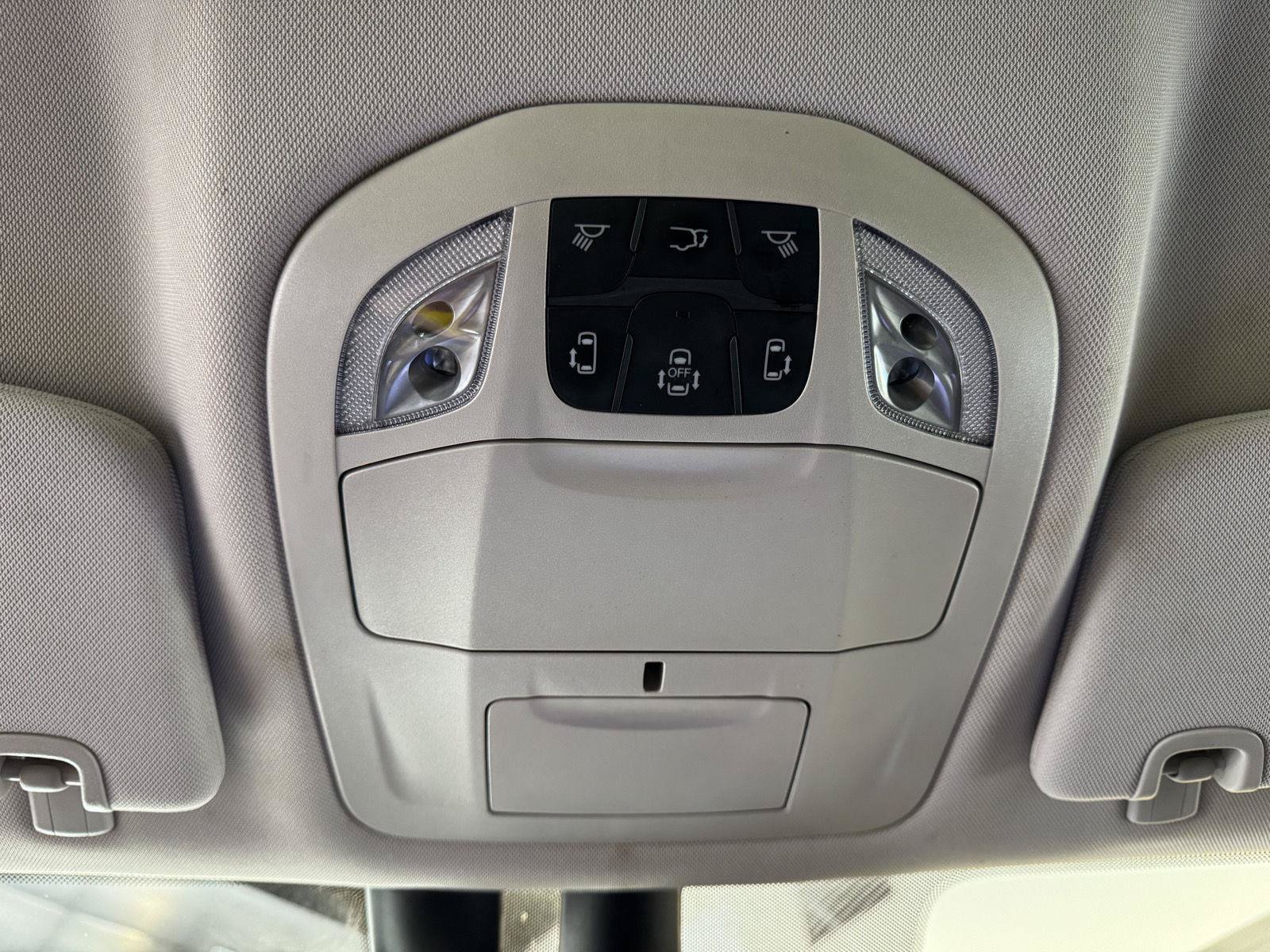 Used 2022 Chrysler Pacifica Touring-L AWD/4WD image 31