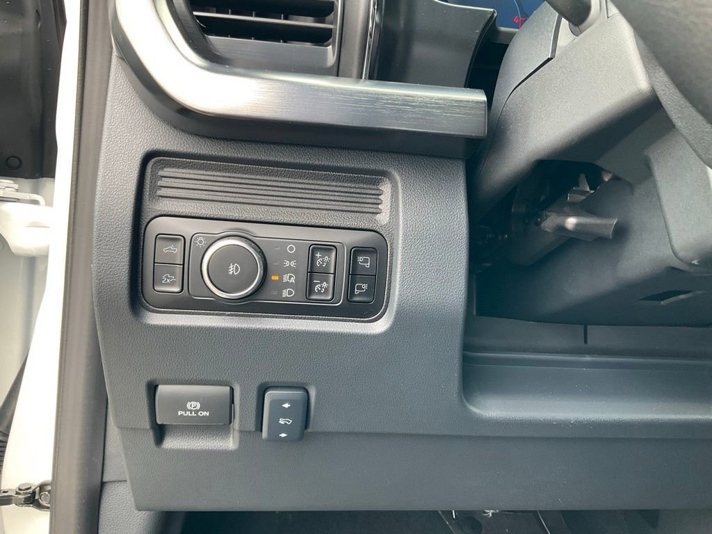 Certified 2025 Ford F350 Lariat w/ Black Appearance Package image 83