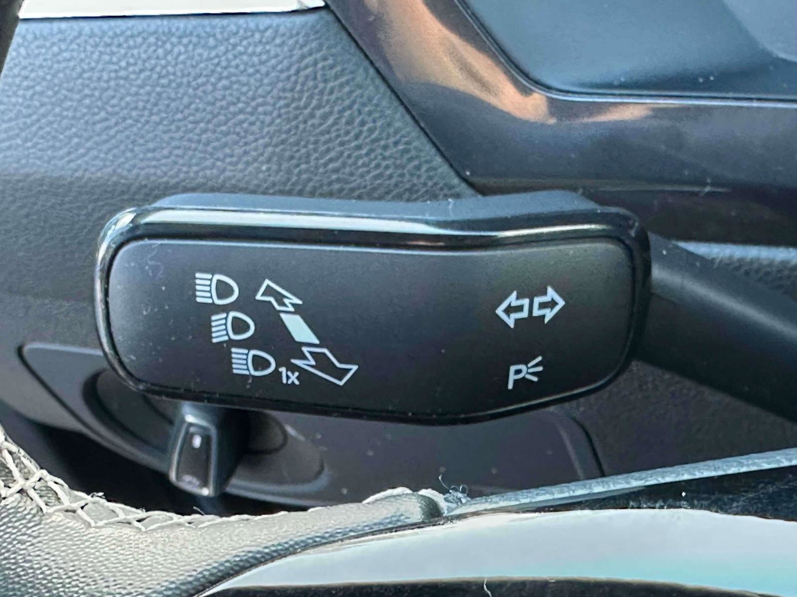 Used 2021 Volkswagen Tiguan SE w/ Panoramic Sunroof Package image 26