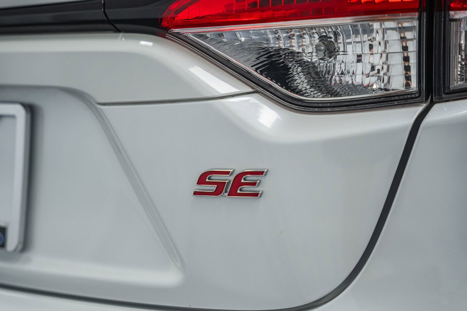 Used 2025 Toyota Corolla SE w/ SE Premium Package FWD image 9