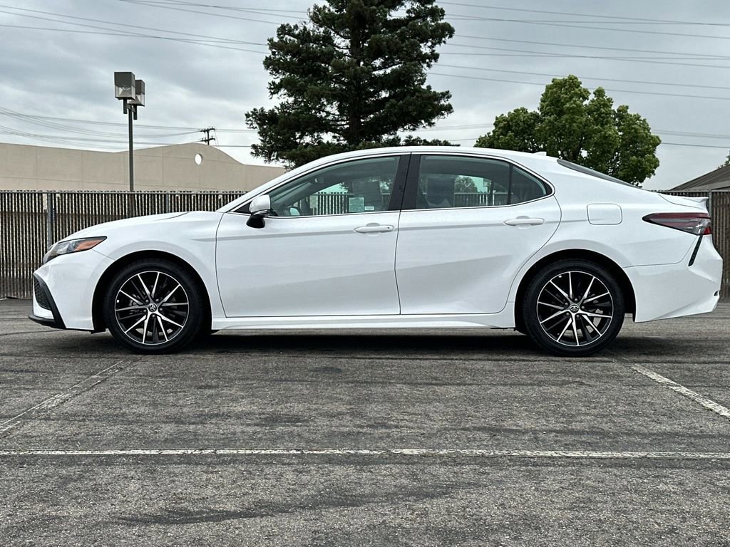 Used 2023 Toyota Camry SE w/ Convenience Package image 2