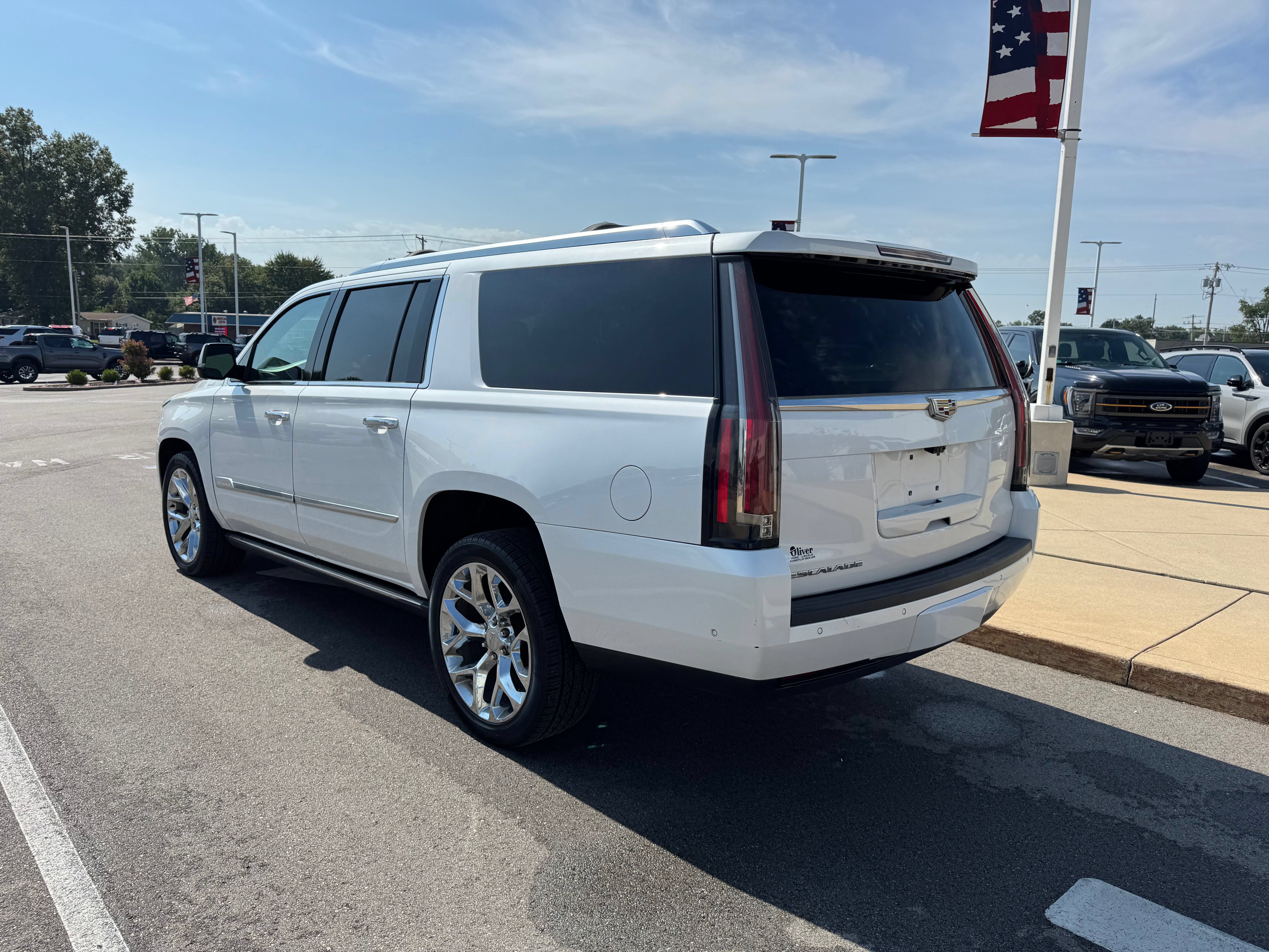 Used 2018 Cadillac Escalade ESV Platinum AWD/4WD image 5