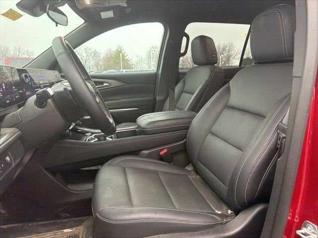 Used 2025 Chevrolet Traverse LT w/ Driver Confidence Package image 23