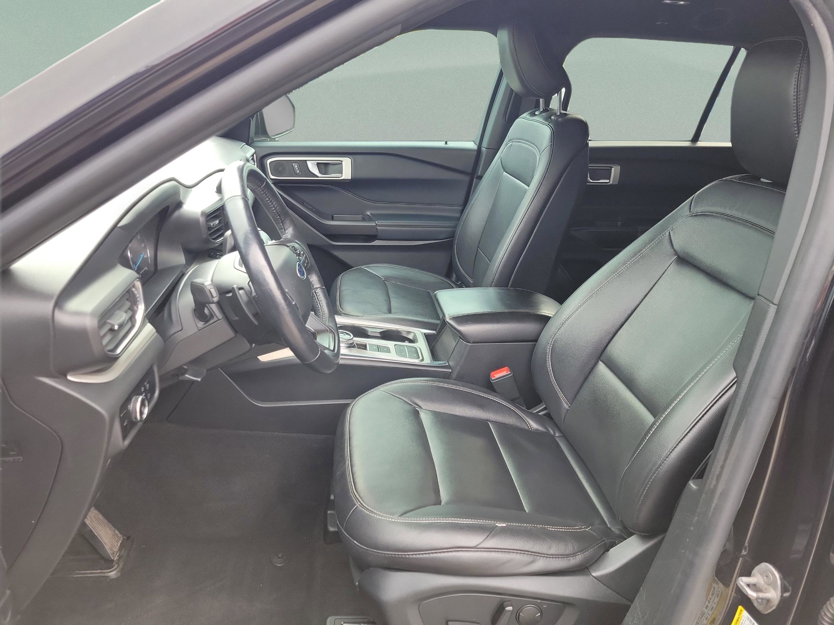 Certified 2020 Ford Explorer XLT w/ Equipment Group 202A image 8