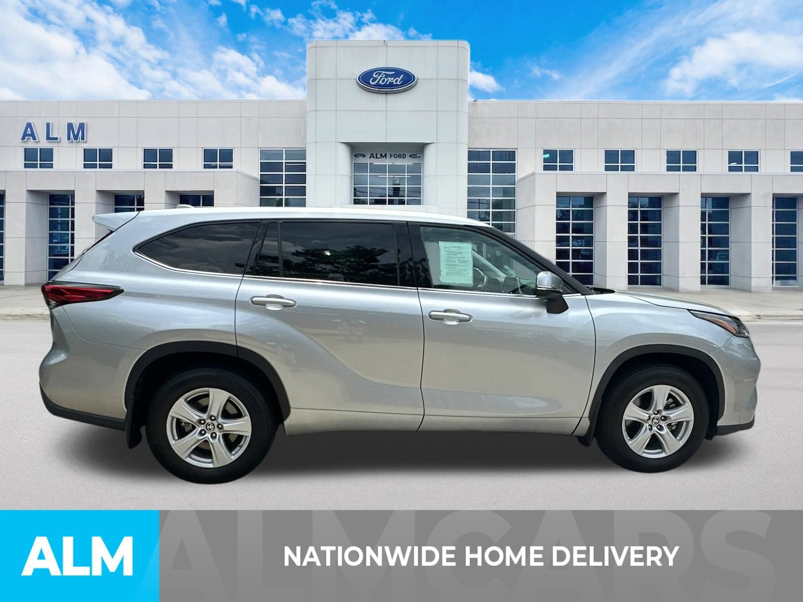 Used 2021 Toyota Highlander L AWD/4WD image 4