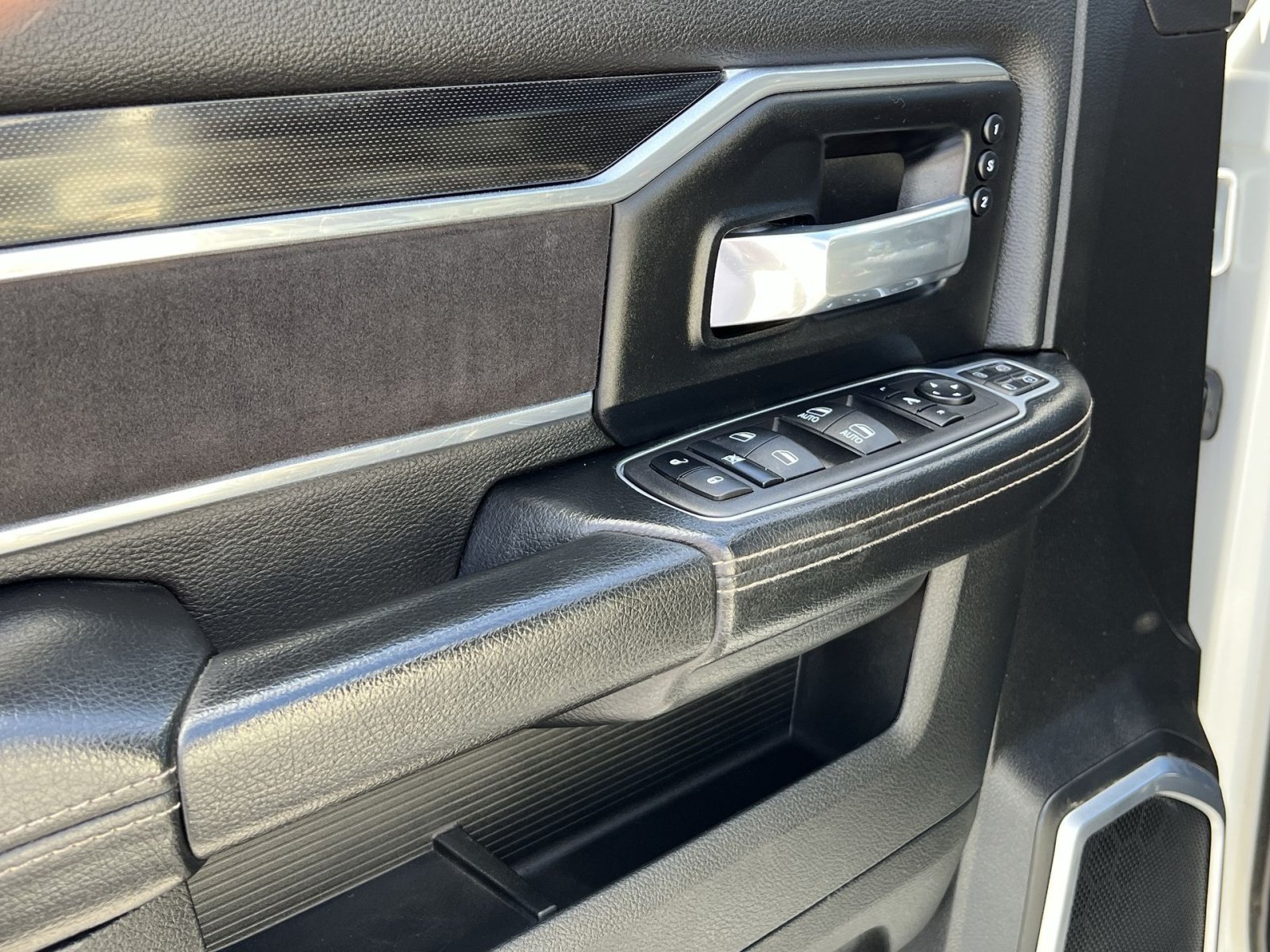 Used 2023 RAM 2500 Laramie w/ Night Edition AWD/4WD image 15