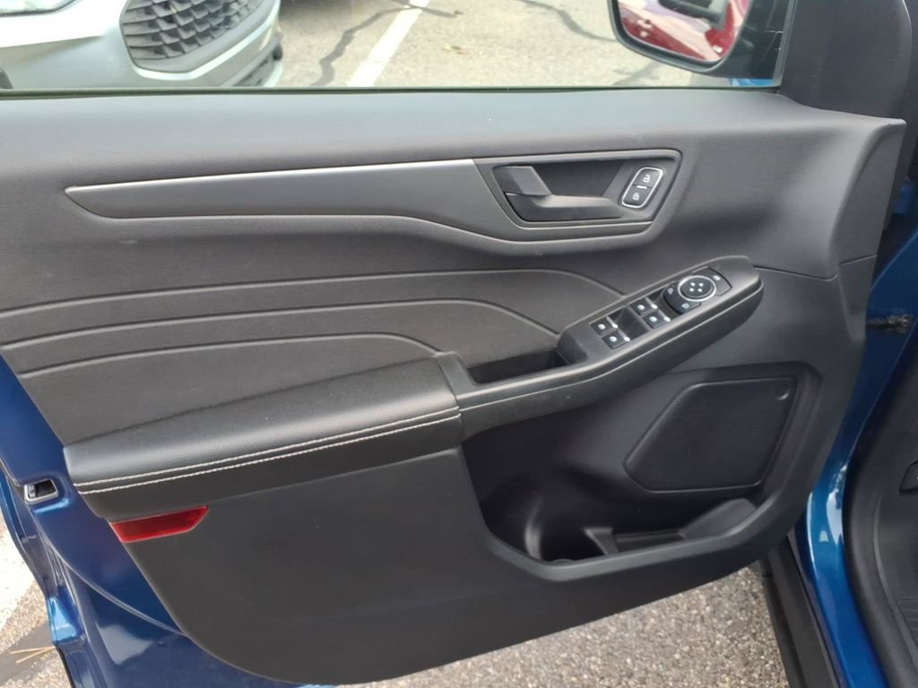 Certified 2023 Ford Escape Active AWD/4WD image 11