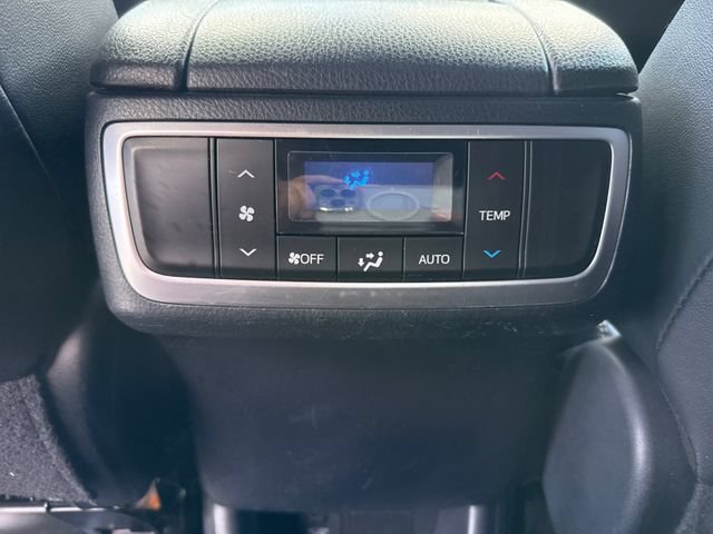 Used 2019 Toyota Highlander XLE AWD/4WD image 29